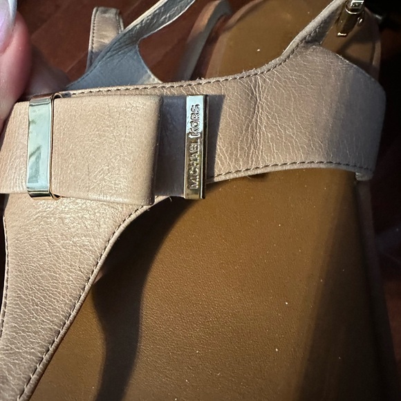 Michael Kors Elegant leather Bow Sandals in tan - Picture 4 of 5